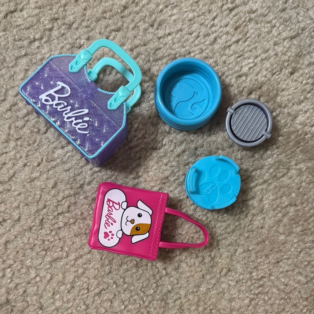 Barbie Pet Camper Playset - Picture 2 of 6
